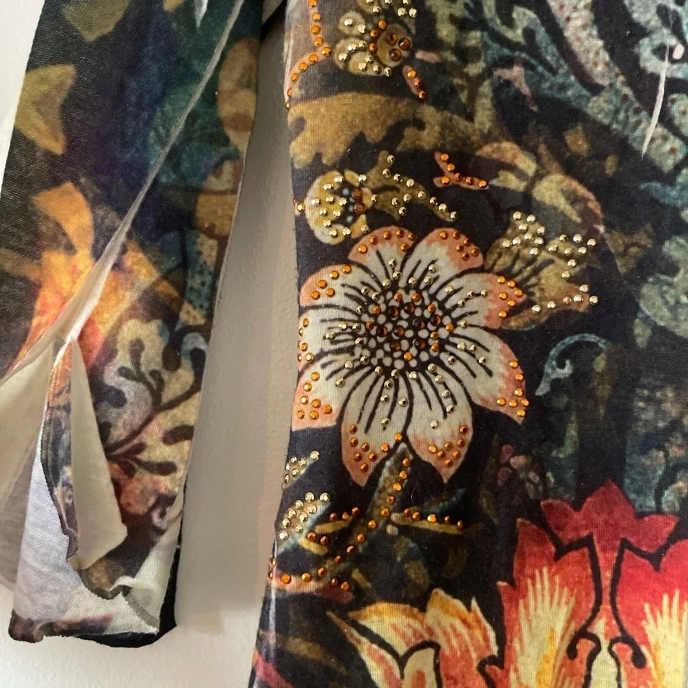 B.L.E.U.|Bohemian Floral Jeweled V-Neck Top|Medium|EUC - Picture 5 of 8